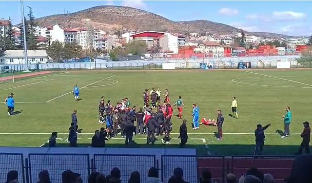 Bilecik’te amatör maçta ortalık karıştı!