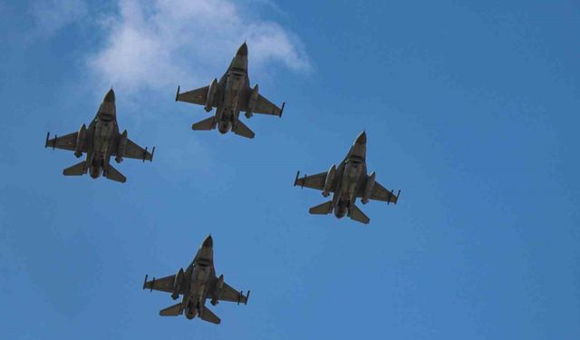 Bolu semalarında F-16 uçakları saygı uçuşu gerçekleştirdi