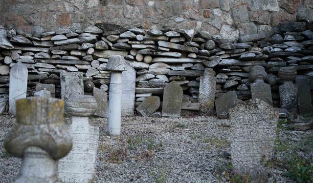 Edirne’de ecdadın kemikleri sızladı: Osmanlı mezarları yok oluyor