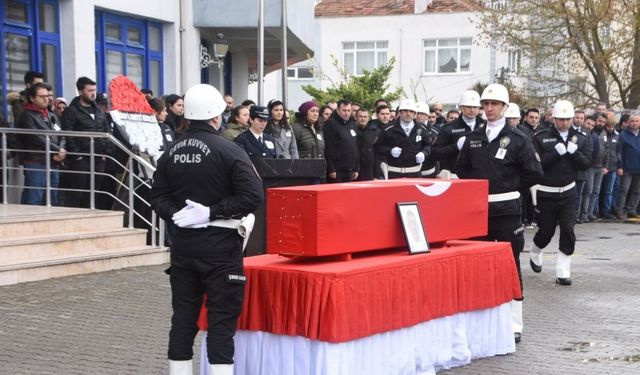 Kalp krizi geçiren polis memuru hayatını kaybetti