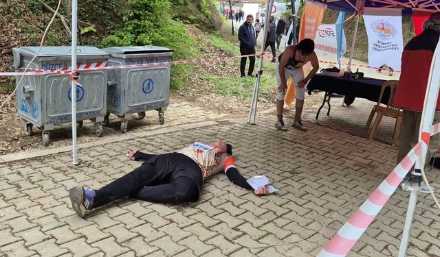Zorlu parkurda mücadele: Bitişte yere yığıldılar