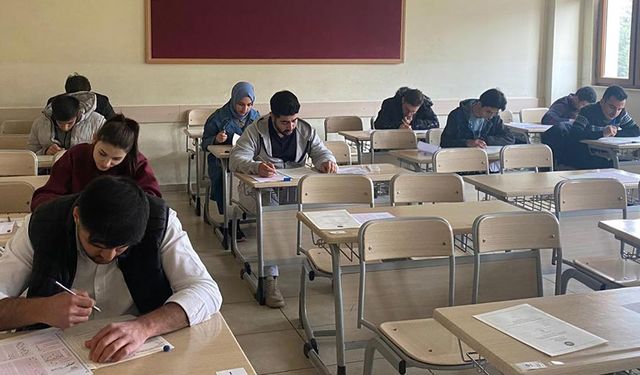 Çankırılı gençler umre ödüllü bilgi yarışmasında ter döktü