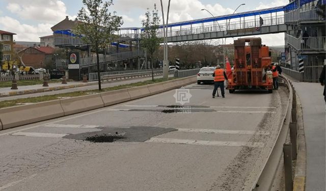 Karayolları Çankırı’da yollara yama atıyor