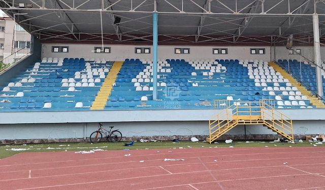Çankırı’da Tribün Vandallığı: Çubuk taraftarı tribünler paramparça etti