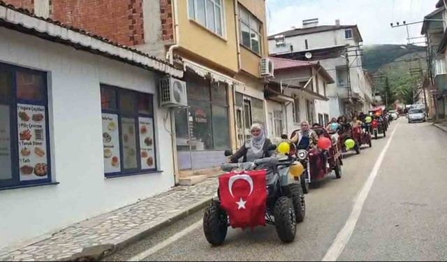 Alpaslan köyünde kadınlardan elektrikli motorlarla "Anneler Günü" konvoyu