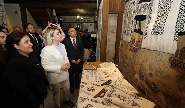 Atık malzemeler üniversite öğrencilerinin elinde sanata dönüştü