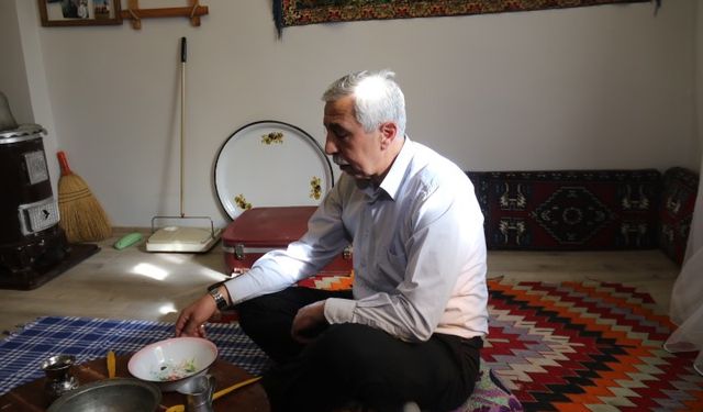 Genç kuşaklara geçmişini unutturmamak için evini müzeye çevirdi