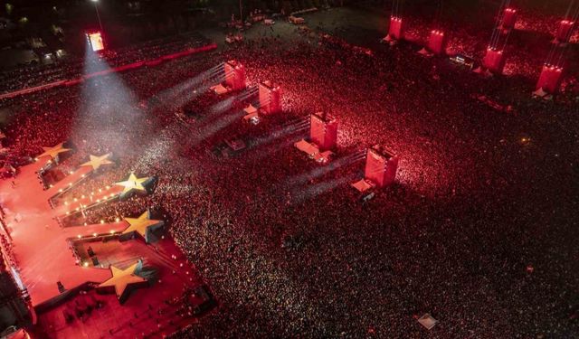 Şampiyon Galatasaray, kupasını Yenikapı’da aldı