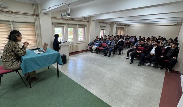 Nevzat Ayaz Sosyal Bilimler Lisesi'nde Disiplinlerarası söyleşi etkinliği düzenlendi