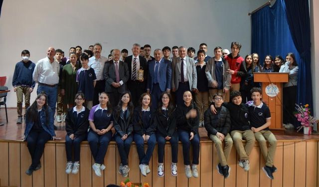 Prof. Dr. Mustafa Başbuğ öğrencilerle bir araya geldi