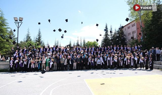 Nevzat Ayaz SBL Mezunları kep attı