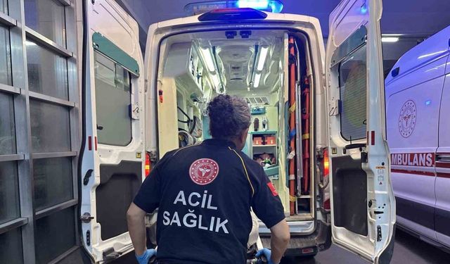 Akrebin soktuğu çocuk yaşam savaşı veriyor
