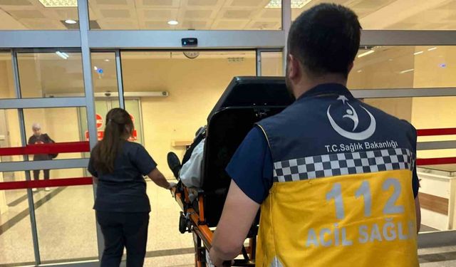 Kadınlar arasındaki kavgayı ayırmak isterken bıçaklandı