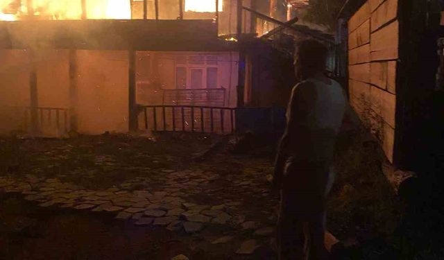Kastamonu’da alevlere teslim olan ev küle döndü