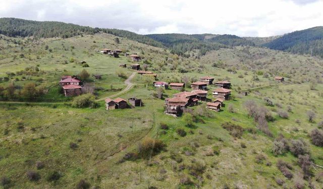 Kastamonu’nun tarihi köy evlerinin mimarisi, doğal güzelliğiyle büyülüyor