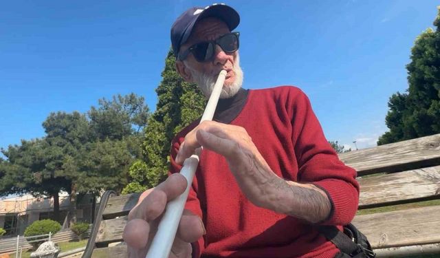 Kesik parmaklarına rağmen neyi bırakmadı: 70 yaşındaki vatandaşın müzik tutkusu hayran bırakıyor