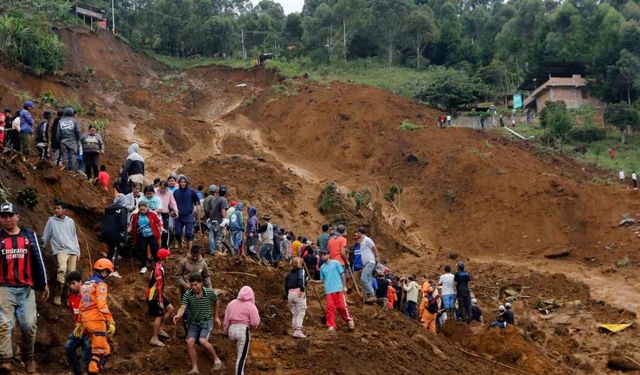 Kolombiya’da toprak kayması: 10 ölü, 15 yaralı