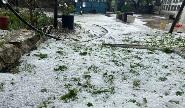 Yozgat’ı etkisi altına alan dolu, bazı bölgeleri beyaza bürüdü