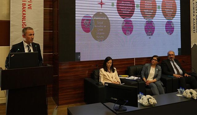 Çankırı'daki yaşlıların refahı panelde ele alındı