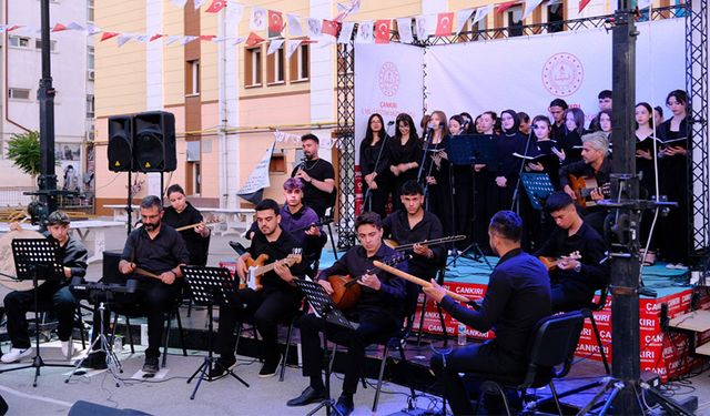 Selahattin İnal Güzel Sanatlar Lisesi’nden türkü dolu gece