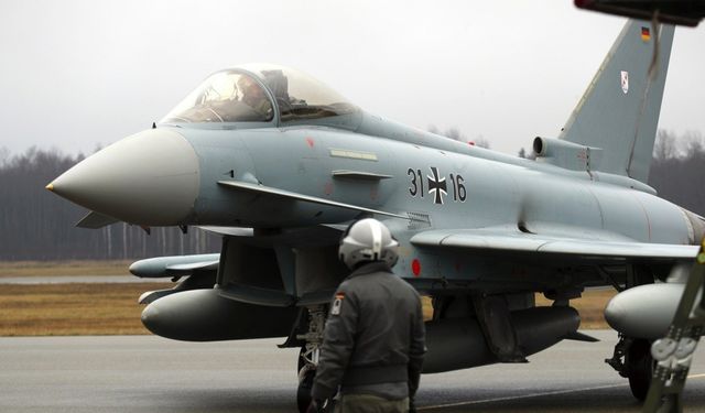 Almanya’nın 20 Eurofighter ve 6 bin 500 zırhlı araç alacağı iddiası
