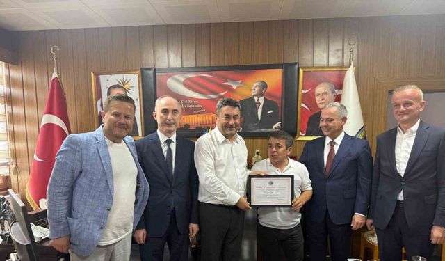 Dünya rekortmeni Halil Mutlu’ya Çankırı’da "fahri hemşehrilik" beratı