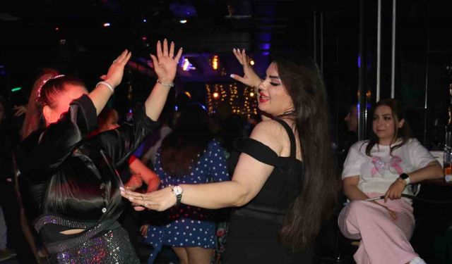 İranlılar Van’da eğlenmeye devam ediyor