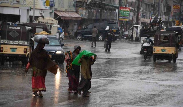 Pakistan’daki muson yağışlarında bilanço 75’e yükseldi