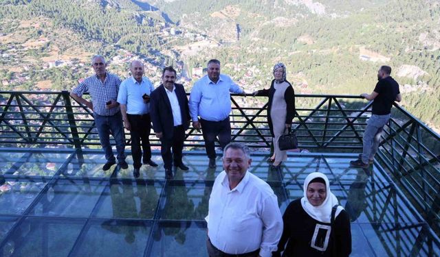 Sıcaktan bunalan Adanalılar Feke ilçesine akın etti