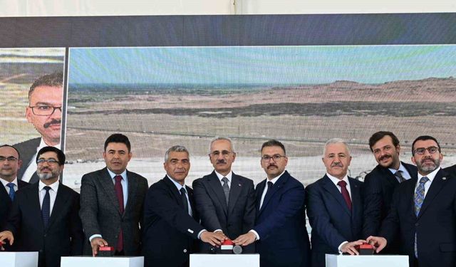 Bakan Uraloğlu: Zengezur koridoru, Türkiye, Azerbaycan ve Ermenistan arasında ekonomik işbirliğini güçlendirecek, bölgesel barışı pekiştirecek