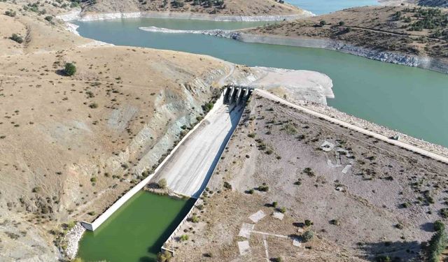 Çatören Barajı’nın gövdesinde dahi su kalmadı