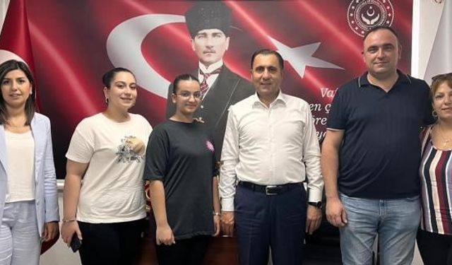 Depremde anne ve babalarını kaybeden yeğenlerine kucak açtılar