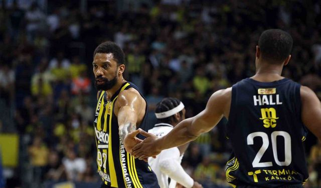 Fenerbahçe, Khem Birch’ün sözleşmesini 1 yıl uzattı