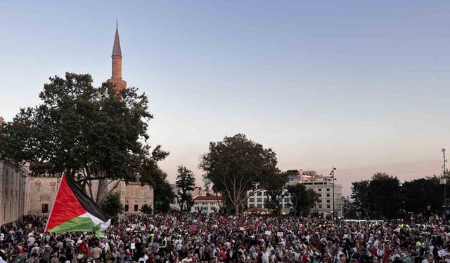 İstanbul’da "Gazze’ye Umut Işığı Ol" yürüyüşü: Binlerce kişi Ayasofya Camii’ne yürüdü