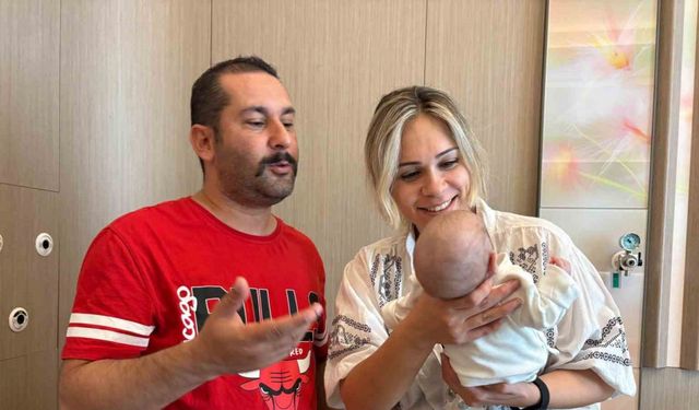 İzmir’de 540 gram olarak dünyaya gelen bebek, hayata tutundu