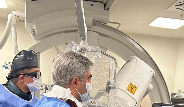 Kütahya’da 12 yaşındaki çocuğun kalbindeki delik ameliyatsız yöntemle kapatıldı