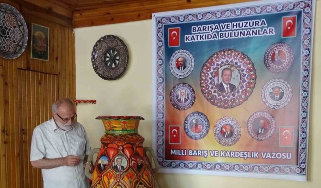 Kütahyalı sanatçıdan 165 santimetrelik vazo ile 8 devlet büyüğüne vefa