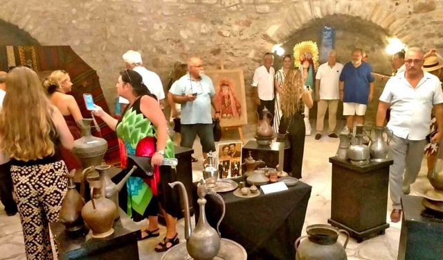 Osmanlı halk kıyafetleri ve yaşam kültürü Çeşme Kalesi’nde sergileniyor