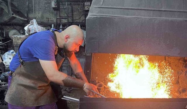 Yüksek ısıya maruz kalan ustalar ekmek mücadelesi veriyor