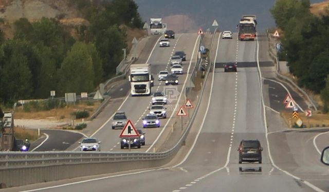 Çankırı D-100 karayolunda tatil dönüşü yoğunluğu