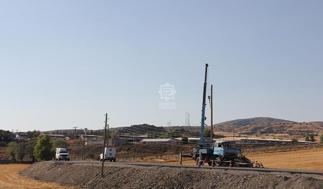 Haberimiz Ses Getirdi: Yol ortasındaki elektrik direği kaldırıldı