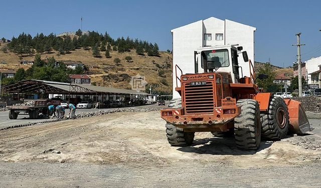 Kurşunlu’da Kapalı Pazar ve Yöresel Ürün Satış Yeri için ilk kazma vuruldu