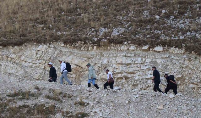 3 bin 50 rakımlı zirveye zorlu yürüyüş