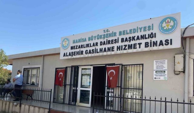 Evinin bahçesinde ağaç kesmeye çalışan adam feci şekilde can verdi