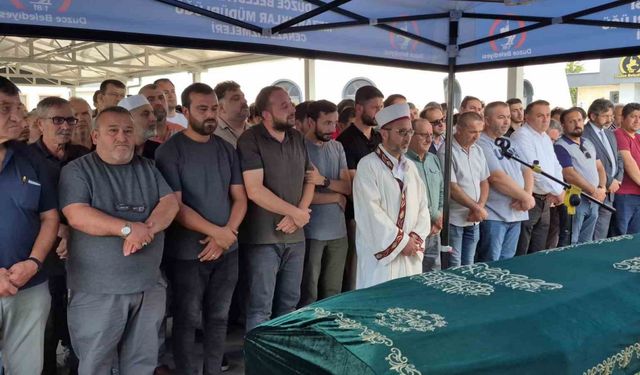 Evinde baygın bulunan çocuk son yolculuğuna uğurlandı