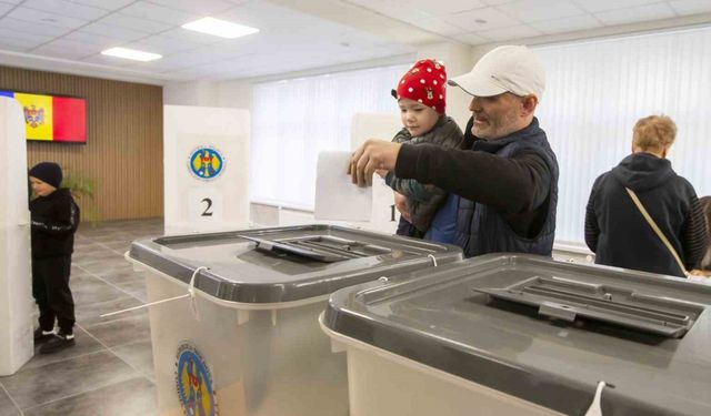 Moldova halkı, genel seçimler için sandık başında