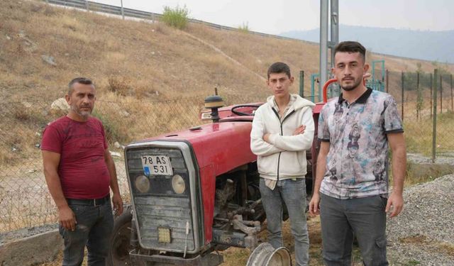 Traktörün tekerliği patladı, jant üzerinde orman ekiplerine su taşıdılar