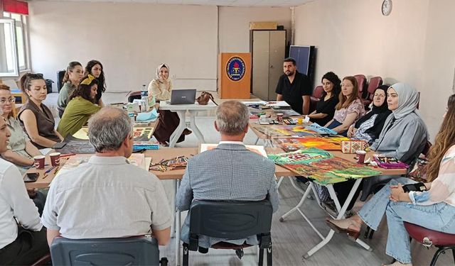 Öğretmenlere Yönelik Türkiye Yüzyılı Maarif Modeli Eğitimleri devam ediyor