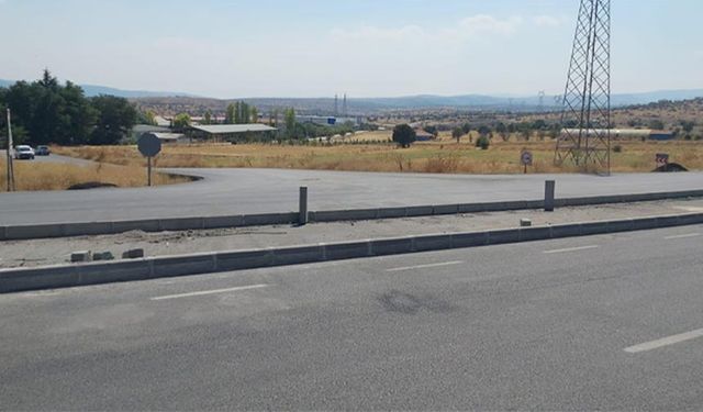 Korgunlular karayolunda köy geçişinin kapatılmasına tepkili