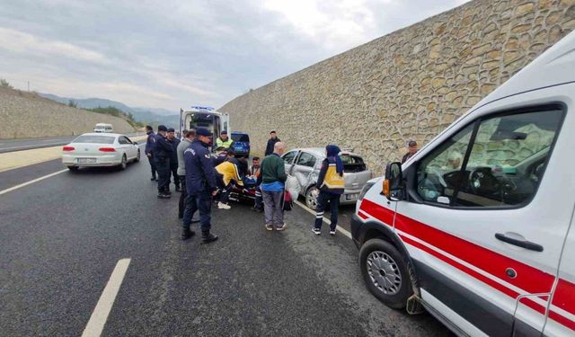 Cenazeye giden aile kaza yaptı: 3 yaralı